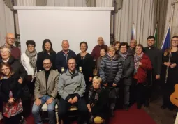 I partecipanti alla serata, fra cui il presidente dell'associazione organizzatrice, Mario Berardo, gli assessori Ezio Donadio e Lucia Rosso, i consiglieri Carla Eandi e Gian Franco Ferrero